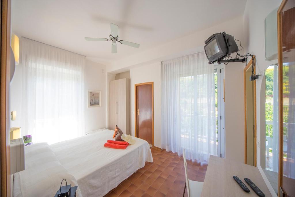 Hotel Adler Gabicce Mare Oda fotoğraf
